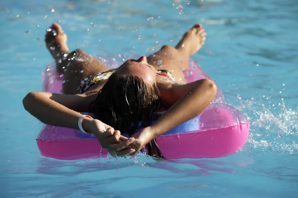 Verão na piscina — Fotografia de Stock