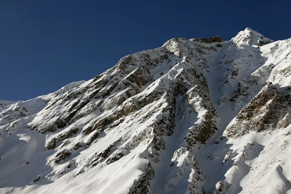 Berge und Schnee — Stockfoto