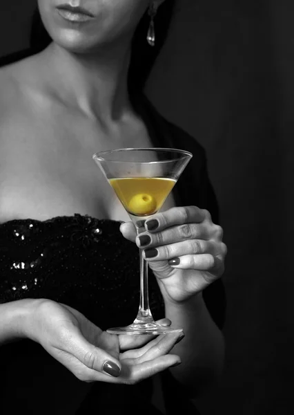 Martini med en oliv — Stockfoto