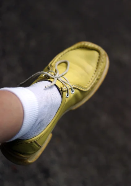 Sapato amarelo — Fotografia de Stock