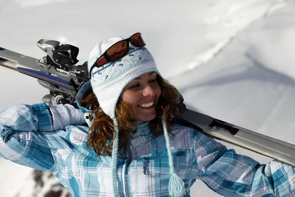 Chica esquiadora —  Fotos de Stock