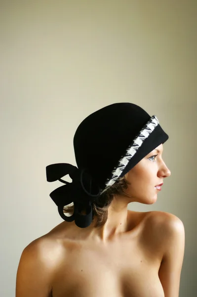 모자에서 아름 다운 소녀 — 스톡 사진