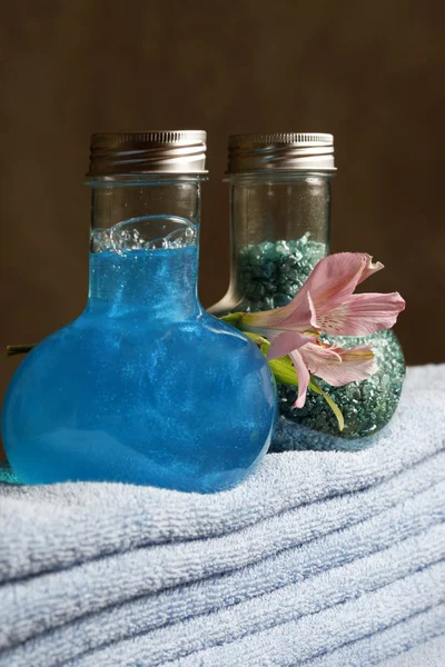 Shampoo e sale per bagni — Foto Stock