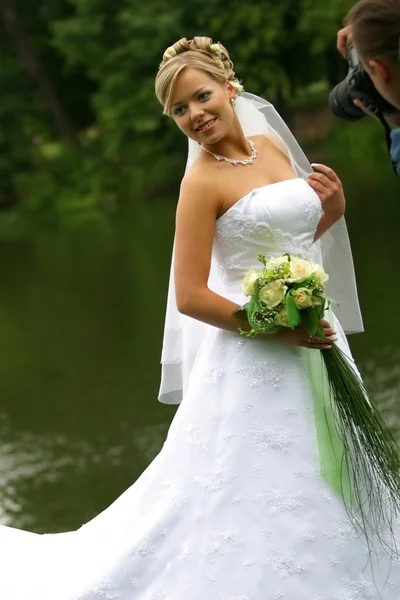 Braut und Fotograf — Stockfoto