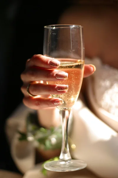 Şampanya ile kadeh. — Stok fotoğraf