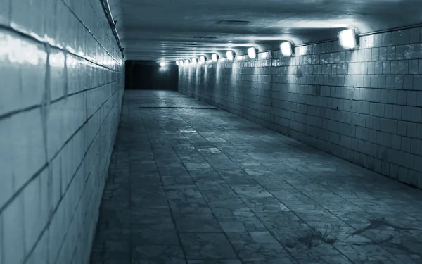 Tunnel i en urban stad — Stockfoto