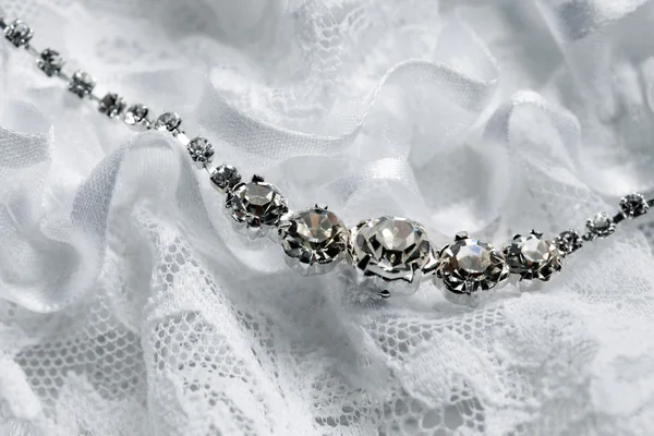 Wedding necklace and garter — Stock Photo, Image