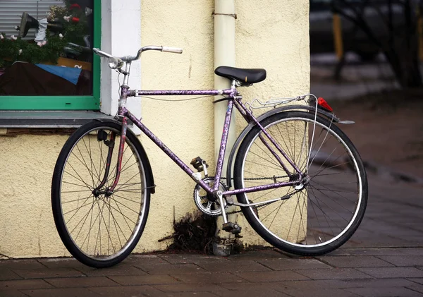 Fahrrad auf der Straße — Stockfoto
