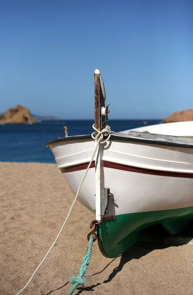 Barco en una playa —  Fotos de Stock