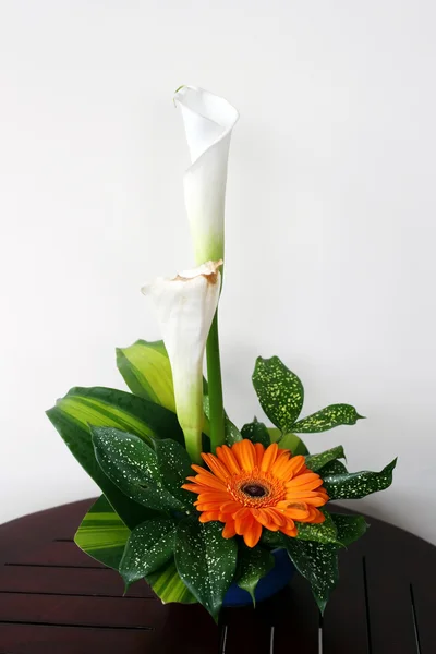 Bouquet with callas and gerbera — Stock Photo, Image