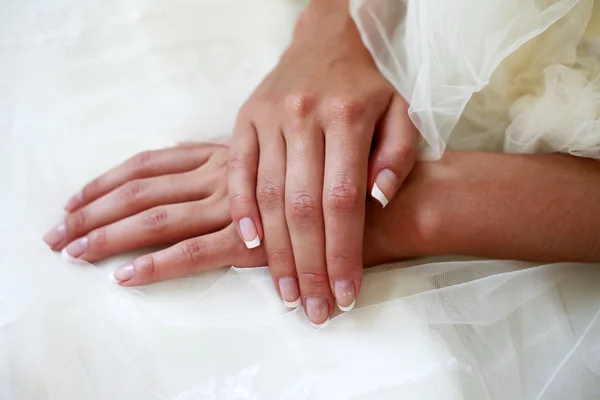 Ruce nevěsty. — Stock fotografie