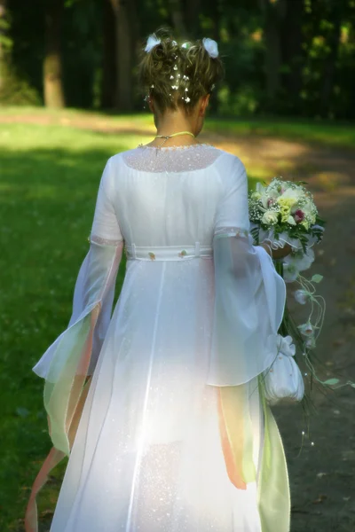 La mariée dans le parc — Photo