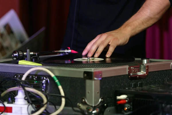 DJ - tocadiscos de música — Foto de Stock