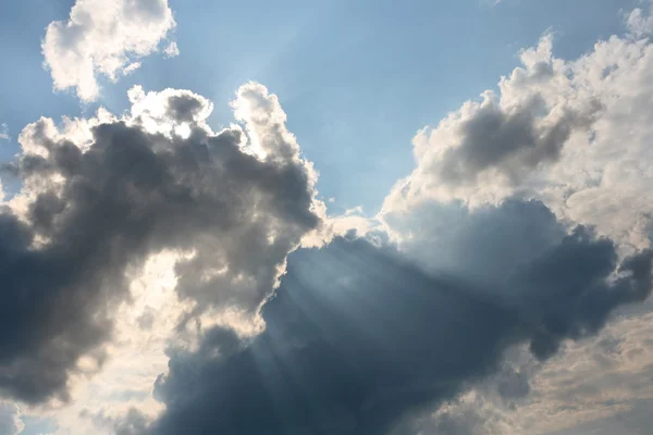 Nube con vigas — Foto de Stock