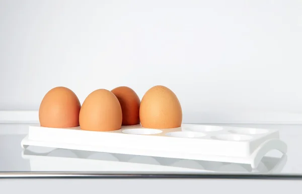 Cztery jajka na białym tle — Zdjęcie stockowe