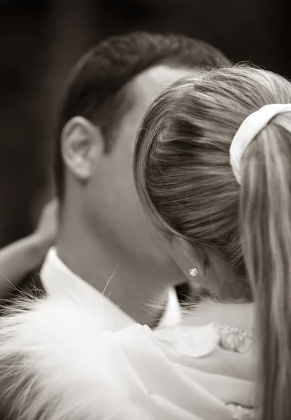 Bröllopet kiss — Stockfoto