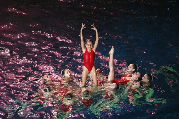 Synkron simning — Stockfoto