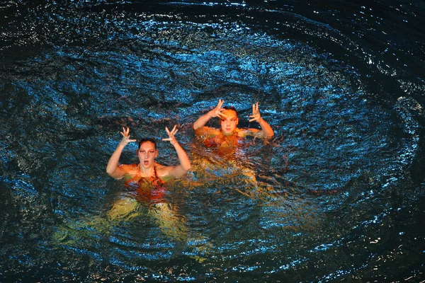 Синхронне плавання — стокове фото