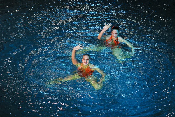 Synchronschwimmen — Stockfoto