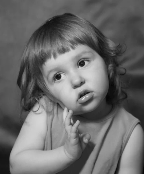 肖像画の小さな女の子 — ストック写真