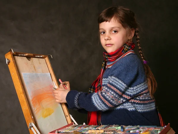 Рисование девушки — стоковое фото