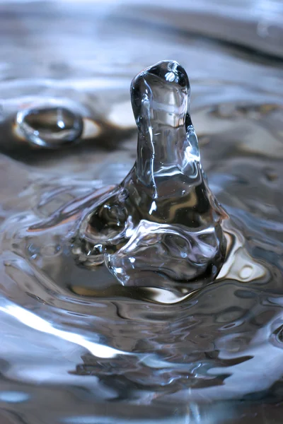 Пузыри в чистой воде — стоковое фото