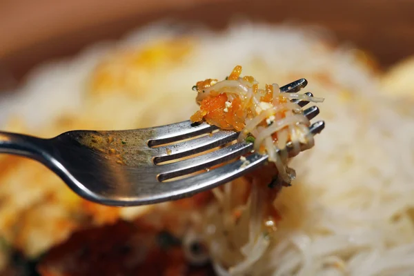 Chichen pasta met vork — Stockfoto