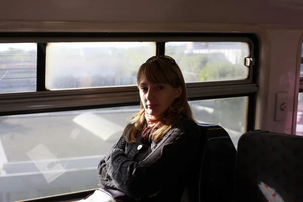 Жінка в поїзді — стокове фото