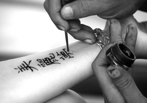 Mão de tatuagem — Fotografia de Stock