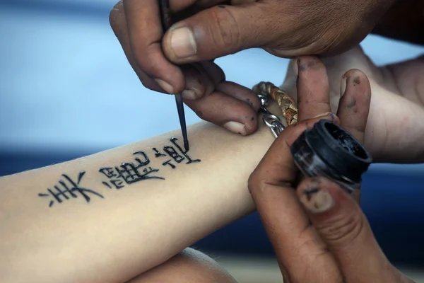 Main de tatouage — Photo