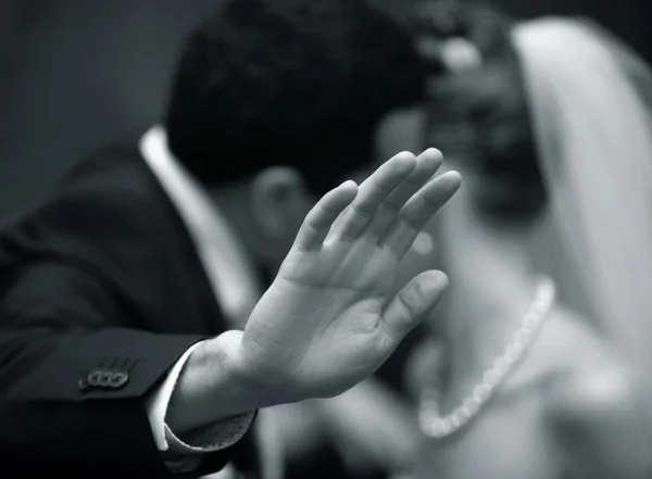 Mani dello sposo — Foto Stock