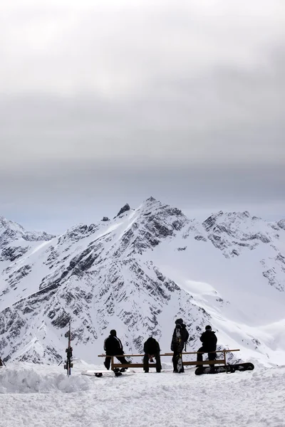 Команда сноубордистов — стоковое фото