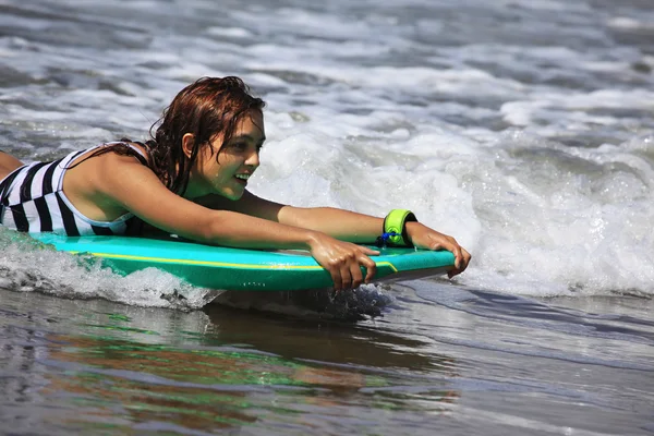 Surfer - woman — Stock Photo, Image