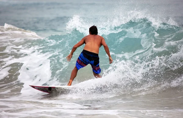 Surfer in ocean — Stock Photo, Image