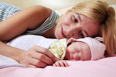 madre con cariño