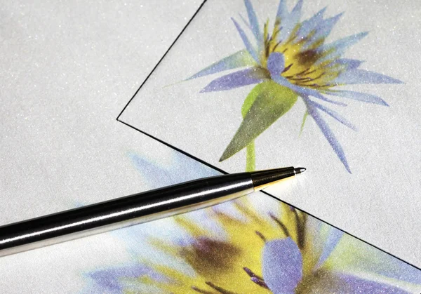Bleistift und Umschlag — Stockfoto