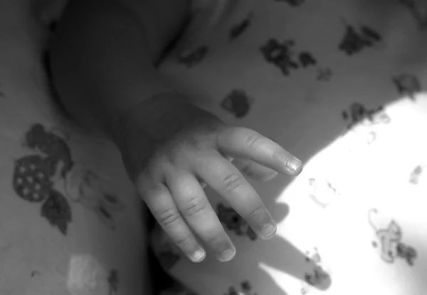 La mano del niño — Foto de Stock