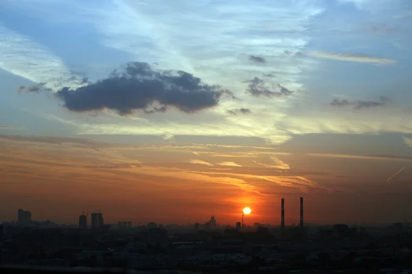 Pôr do sol na cidade — Fotografia de Stock