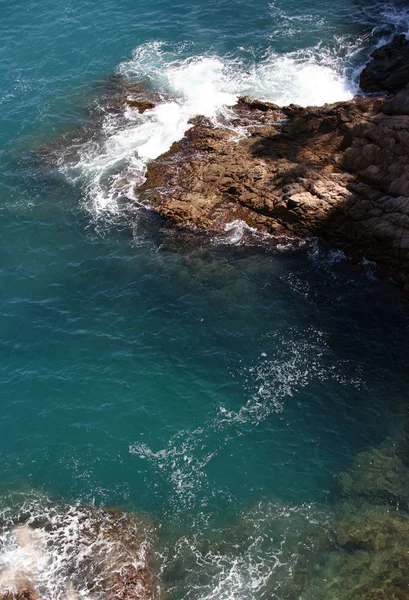 Deniz ve kayalar — Stok fotoğraf