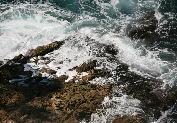 Θάλασσα και τα βράχια — Φωτογραφία Αρχείου