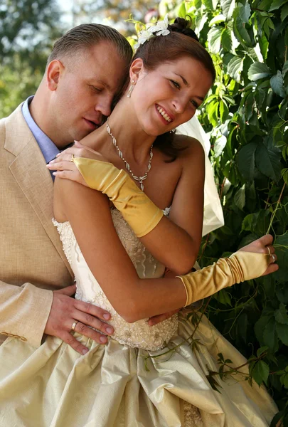 Pasangan yang baru menikah — Stok Foto