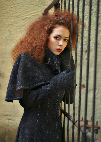 Porträtt av flicka med rött hår — Stockfoto