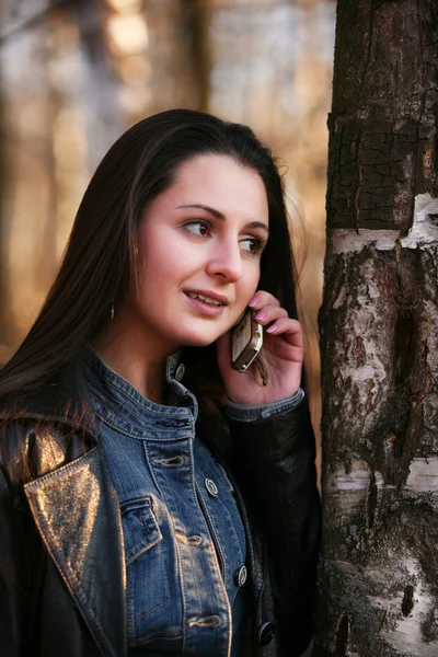 Meisje met de telefoon — Stockfoto