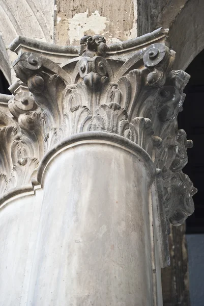 Korinthische marmeren kolom — Stockfoto