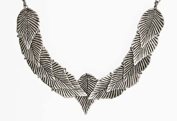 Naszyjnik srebrny liść — Zdjęcie stockowe