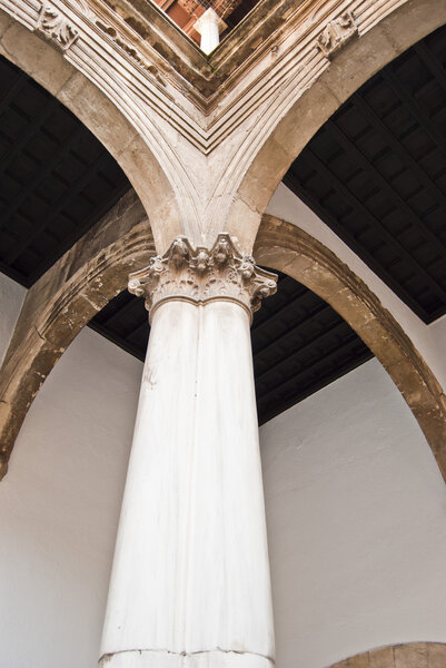 Columns with Corinthian capitals and wood ceiling