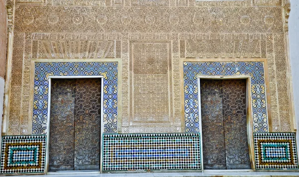 Ворота во дворец Комарес в Альгамбре — стоковое фото