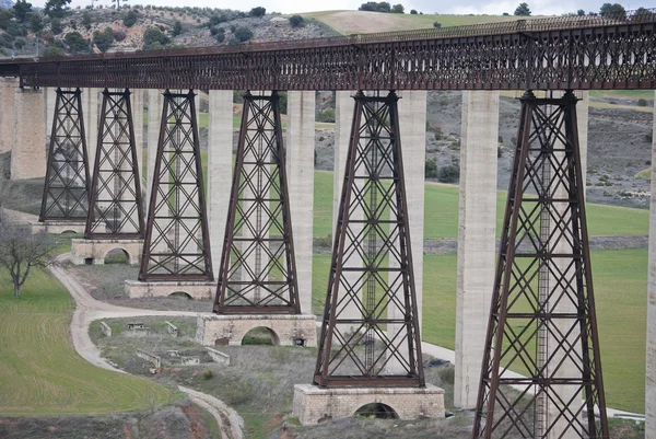Железнодорожный мост по проекту Эйфеля — стоковое фото