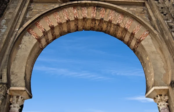 Ein Hufeisenbogen, maurische Architektur — Stockfoto