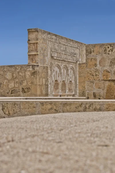 Detail van de gewelfde deur in medina azahara, Paleis stad Arabisch — Stockfoto